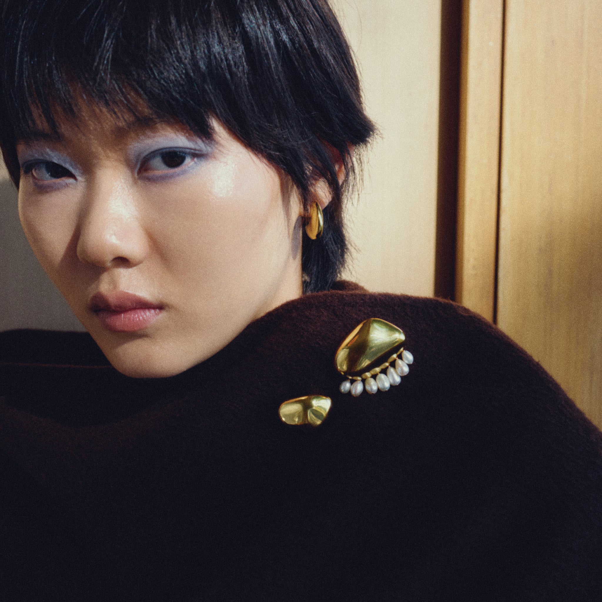 Nisi Pearl Brooch - Gold – BIKO